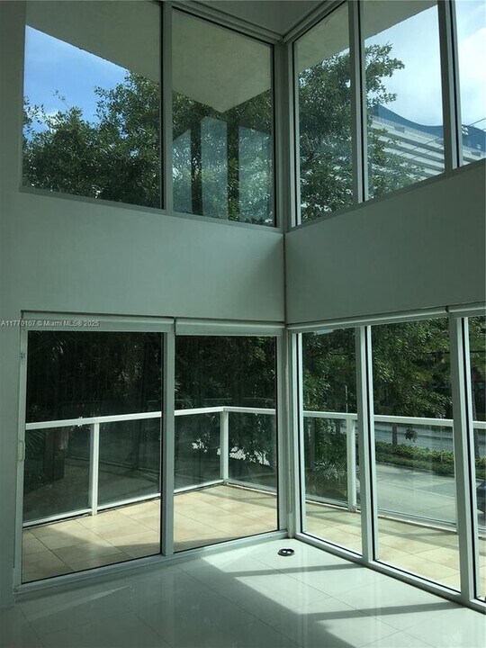 1650 Brickell Ave in Miami, FL - Building Photo