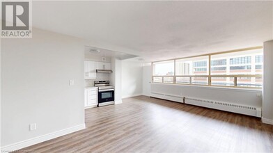 221 Queen St S in Kitchener, ON - Building Photo - Building Photo