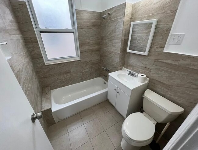 74 Smith St, Unit 2nd Floor