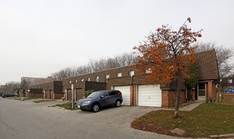 771-781 Dynes Rd in Burlington, ON - Building Photo