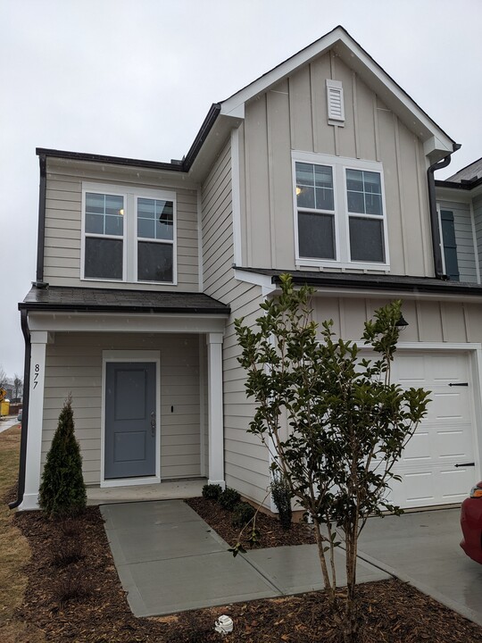 877 McKenzie Park Ter in Wendell, NC - Building Photo