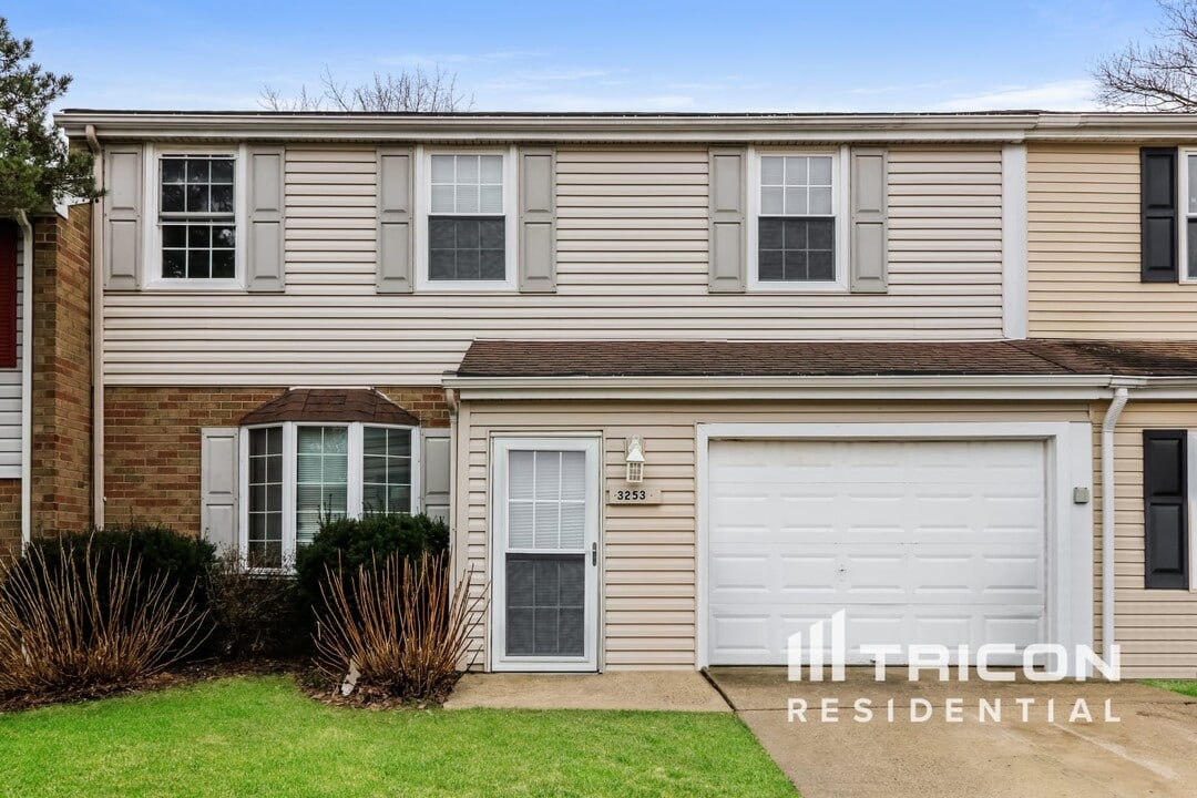 3253 Farragut Ct in Bensalem, PA - Building Photo