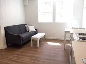 7727 Earl Ave NW, Unit Unit on Earl in Seattle, WA - Building Photo - Building Photo