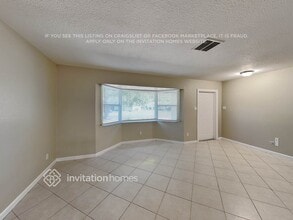 122 Van Dyck Dr in Nokomis, FL - Foto de edificio - Building Photo