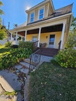 51 Sacandaga Rd in Scotia, NY - Building Photo