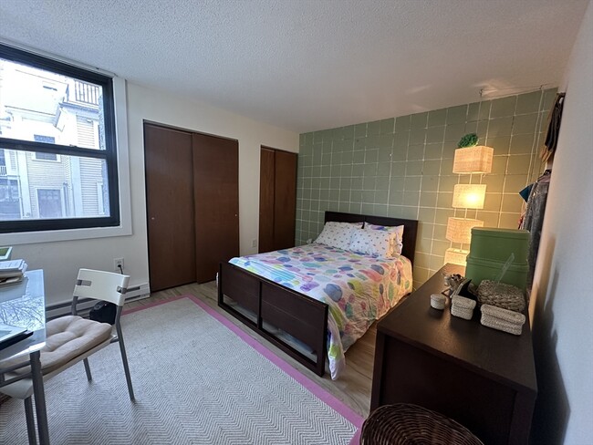 35 Trowbridge St, Unit 1C in Cambridge, MA - Foto de edificio - Building Photo