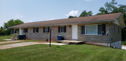 1815 York Rd, Unit B in Dover, PA - Building Photo - Building Photo