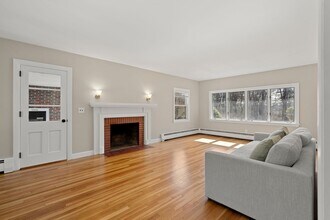 115 Mill St in Lincoln, MA - Building Photo - Building Photo