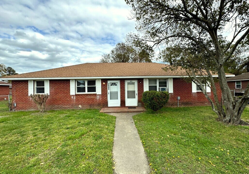 2008 Plow Ln in Chesapeake, VA - Building Photo