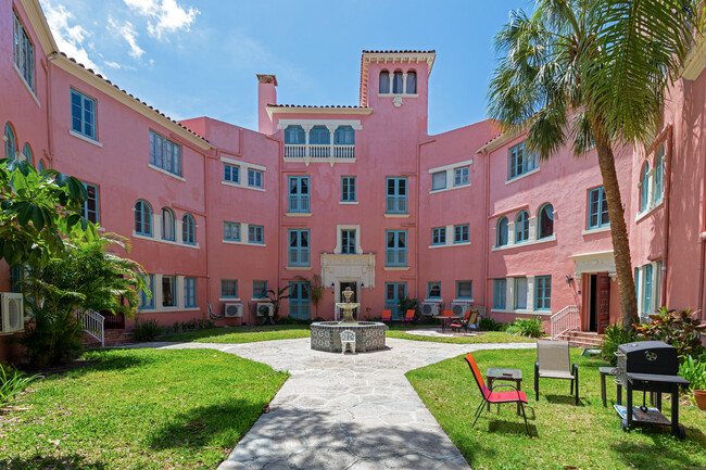 Villa De Leon in Tampa, FL - Foto de edificio - Building Photo