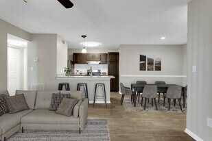 Oak Ridge at Pelham in Greenville, SC - Building Photo