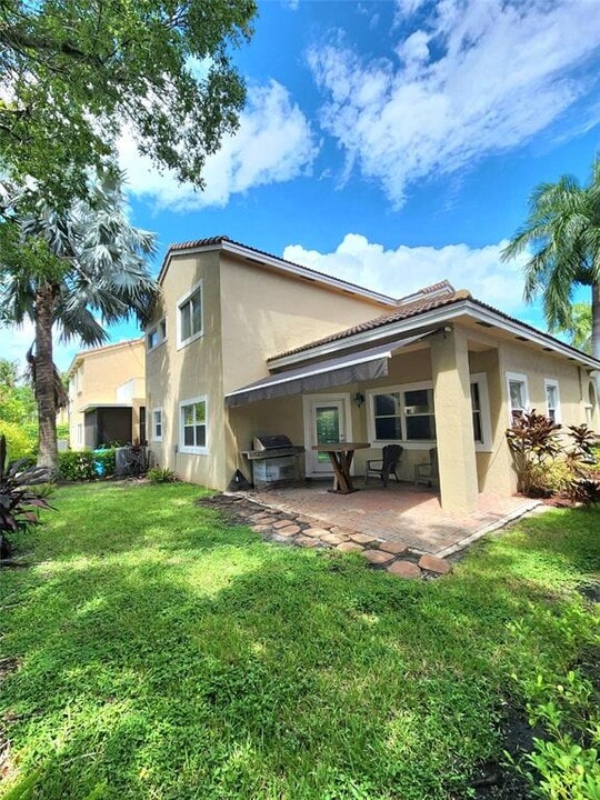 956 NW 126th Ter in Coral Springs, FL - Foto de edificio