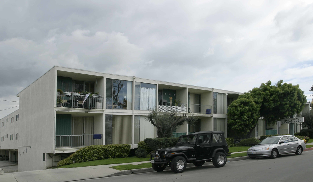 Quo Vadis Apartments in Torrance, CA - Building Photo