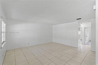 2325 NW 52nd Ct in Fort Lauderdale, FL - Building Photo - Building Photo