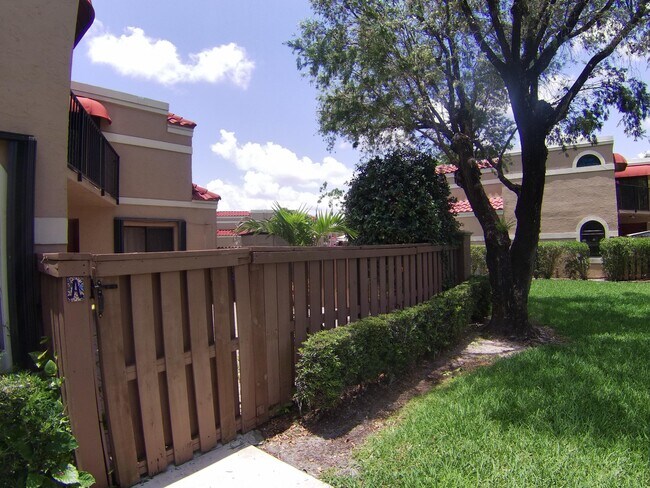 8116 Severn Dr in Boca Raton, FL - Foto de edificio - Building Photo