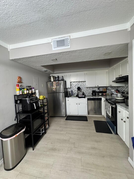 781 Village Lake Ter N in St. Petersburg, FL - Building Photo