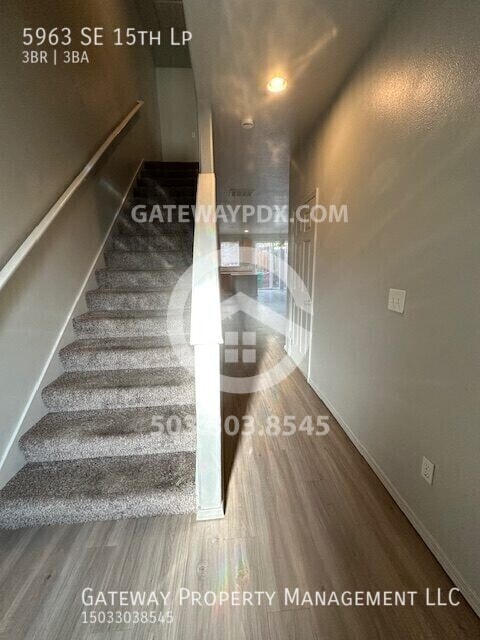 5963 SE 15th Loop in Gresham, OR - Building Photo - Building Photo