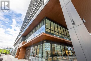 19 Western Battery Rd in Toronto, ON - Building Photo