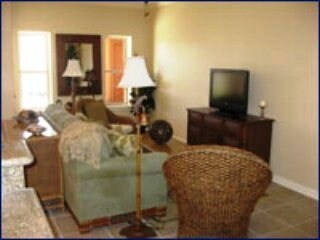 Coconut Grove Condominiums in South Padre Island, TX - Foto de edificio - Building Photo