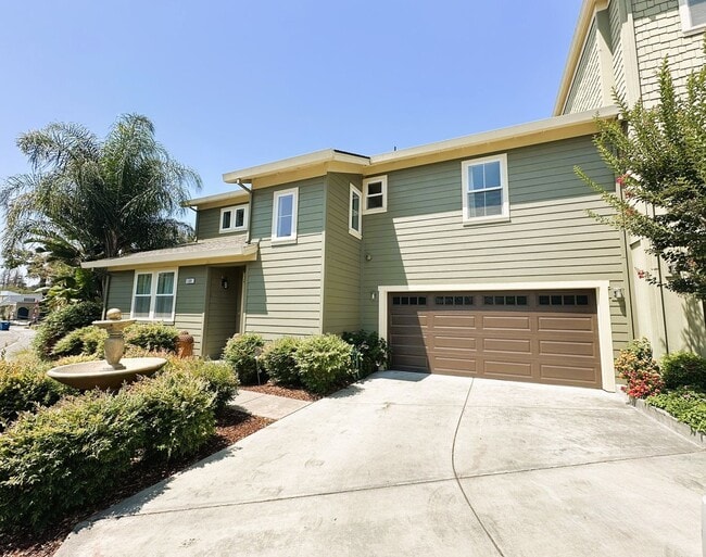 property at 1581 Cali Ln