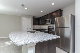 360 Fern Ct in Poinciana, FL - Building Photo - Building Photo