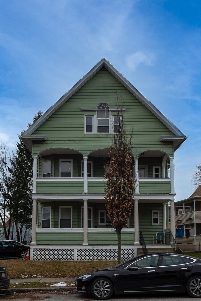 9 W Oberlin St in Worcester, MA - Building Photo - Building Photo