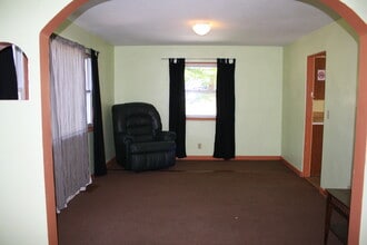 72 E College Ave in Frostburg, MD - Building Photo - Building Photo