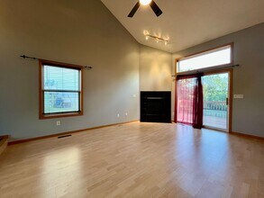 2263 Holiday Rd in Coralville, IA - Building Photo - Building Photo
