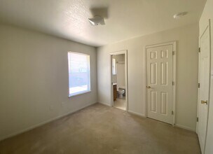 1002 W Avenue B, Unit 2 in Copperas Cove, TX - Foto de edificio - Building Photo