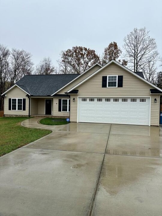 2508 Claremont Rd in Newton, NC - Building Photo