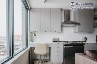 3030 Potomac Ave in Arlington, VA - Foto de edificio - Building Photo