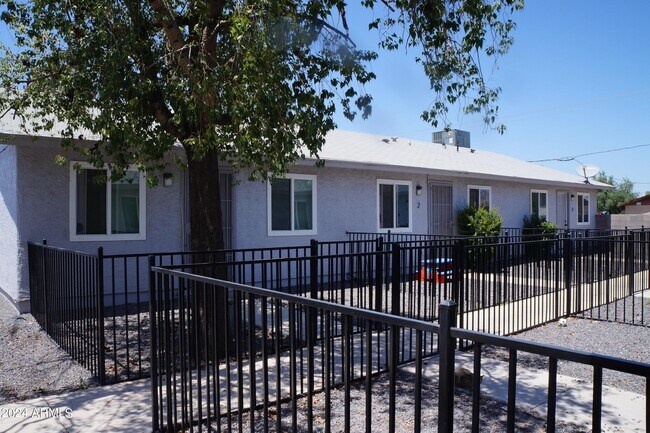 2918 E Roeser Rd, Unit Apt 1 in Phoenix, AZ - Building Photo - Building Photo