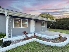 4216 Ann Way in Sarasota, FL - Building Photo - Building Photo