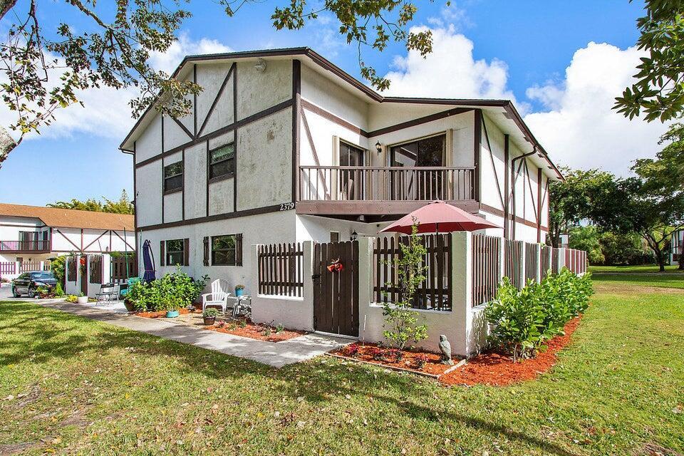 2379 Lena Ln in West Palm Beach, FL - Building Photo