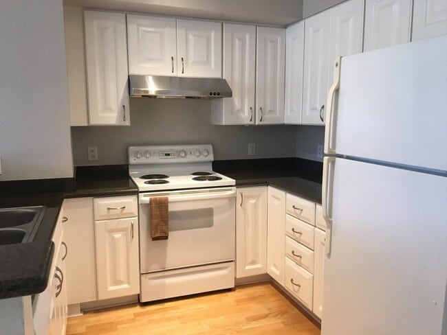 8300 Oceanview Ter, Unit 403 in San Francisco, CA - Foto de edificio - Building Photo