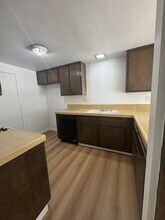 19082 Sloop Cir in Huntington Beach, CA - Foto de edificio - Building Photo