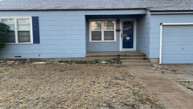 property at 907 W 26th St