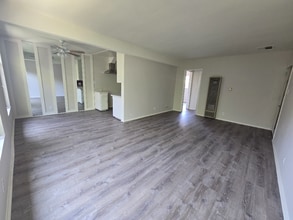 13531 Wyandotte St in Los Angeles, CA - Building Photo - Building Photo