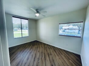 1501 Akron Dr in Leesburg, FL - Foto de edificio - Building Photo