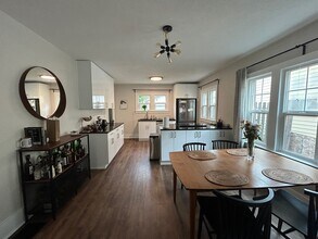 1222 SE 23rd Ave, Unit 1222 in Portland, OR - Building Photo - Building Photo