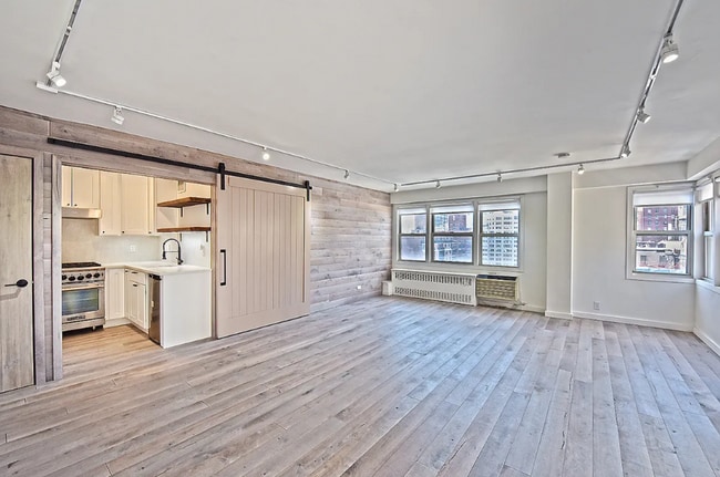 150 E 37th St, Unit PENTHOUSE C in New York, NY - Building Photo - Building Photo