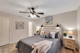 210 Booth Rd SW in Marietta, GA - Foto de edificio - Building Photo