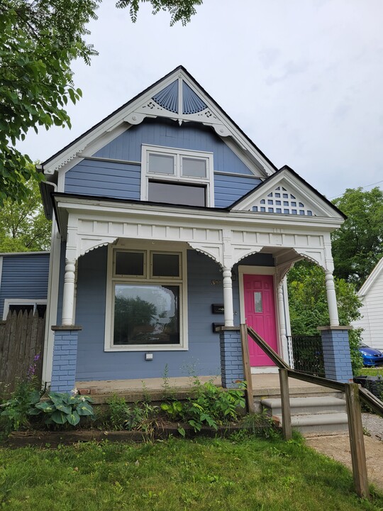 311 W Forest Ave, Unit Top Floor in Ypsilanti, MI - Building Photo