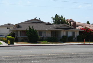 16662 Goldenwest St in Huntington Beach, CA - Building Photo - Building Photo