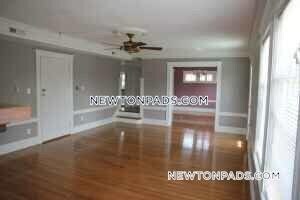 235 Commonwealth Ave in Newton, MA - Building Photo - Building Photo
