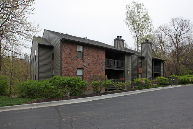 Hillsborough Apartments in Shawnee Mission, KS - Building Photo - Building Photo