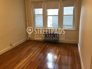 1810 Commonwealth Ave in Boston, MA - Building Photo - Building Photo