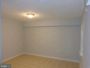 5565 Peppercorn Dr in Burke, VA - Foto de edificio - Building Photo