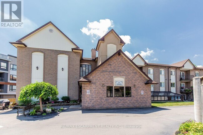 20 John St in Grimsby, ON - Building Photo - Building Photo