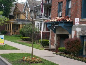 Village Park Apartments in Detroit, MI - Building Photo - Building Photo